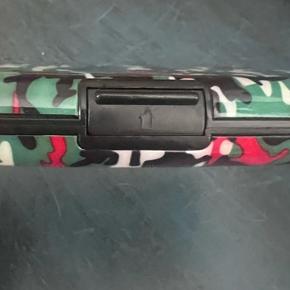 Credit Card camo holder/wallet plastic but hardshell